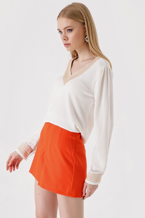 Merterium 0466 Nakışlı V Yaka Örme Bluz - Beyaz