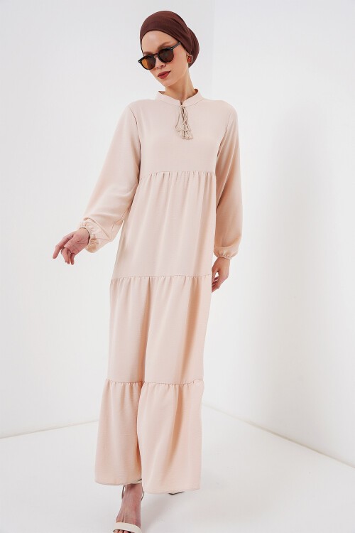Merterium 1627 Yaka Bağcıklı Tesettür Elbise - C. Bej
