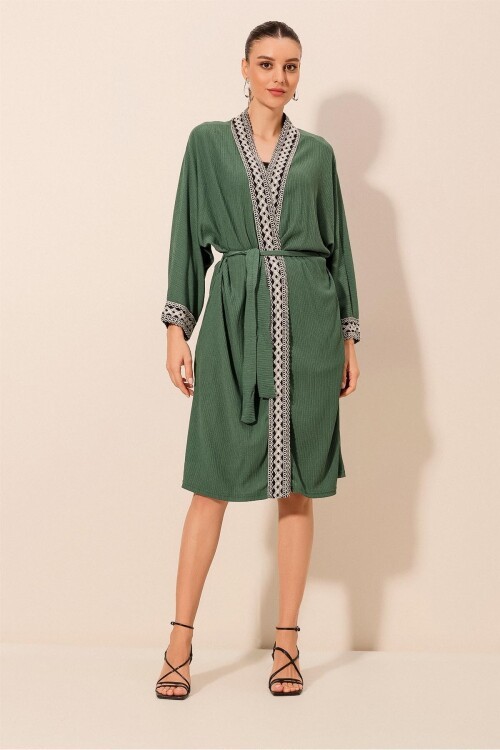 Merterium 5865 Nakışlı Örme Uzun Kimono - Zümrüt Yeşili