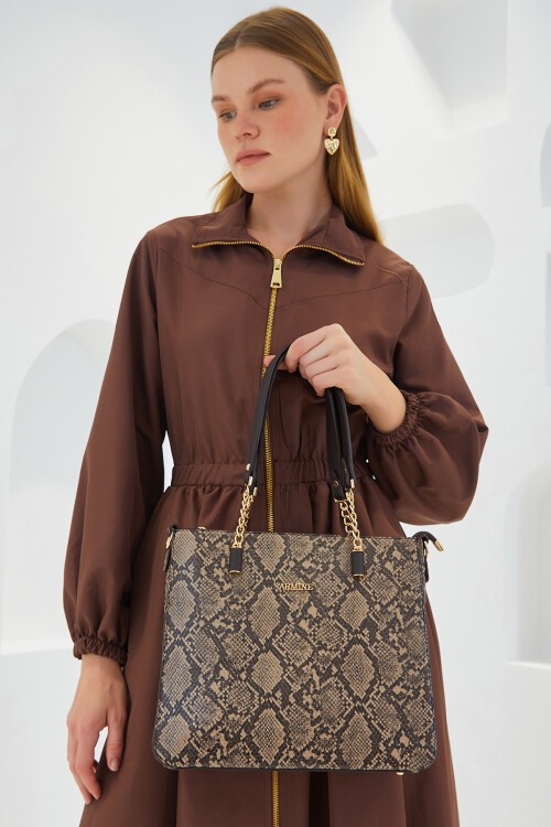 Merterium Armine Kadın Sütlü Kahve Siyah Zincir Detaylı Askılı Omuz Çantası 010156