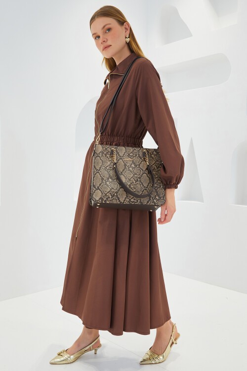 Merterium Armine Kadın Sütlü Kahve Siyah Zincir Detaylı Askılı Omuz Çantası 010156