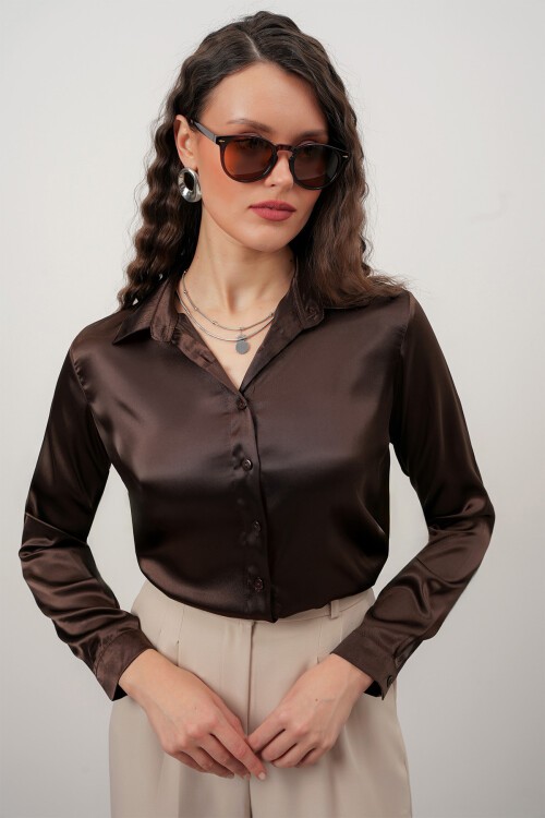 Merterium Kadın Saten Gömlek Geniş Beden Aralığı - Kahverengi