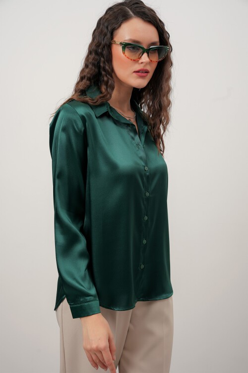 Merterium Kadın Saten Gömlek Geniş Beden Aralığı - Zümrüt Yeşili