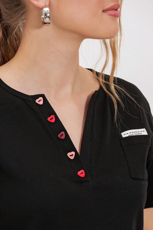 Merterium Kadın Siyah Düğme Detaylı Kısa Kol Tişört 903