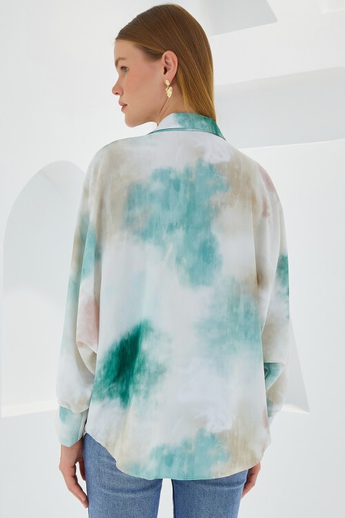 Merterium Kadın Yeşil Ekru Oversize Dökümlü Saten Gömlek 907