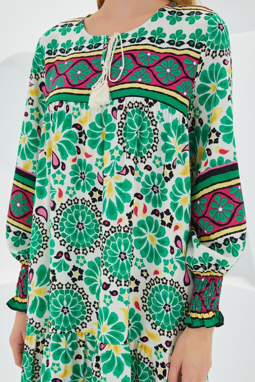 Merterium Kadın Yeşil Kırmızı Desenli Uzun Viskon Elbise 1947