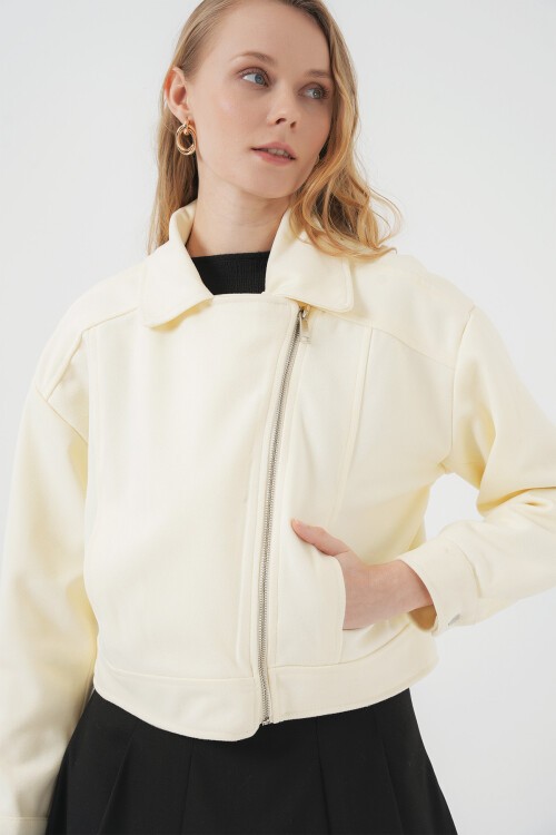 Merterium 0717 Kadın Kısa Kaşe Ceket - Krem