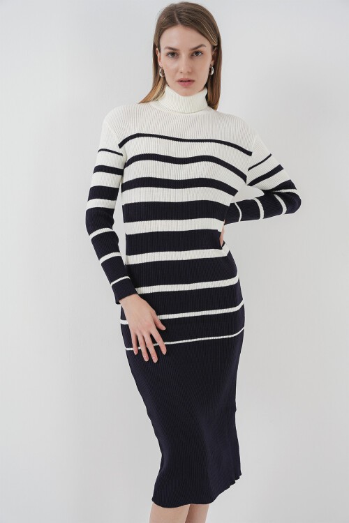 Merterium 15841 Boğazlı Lacivert Beyaz Triko Elbise