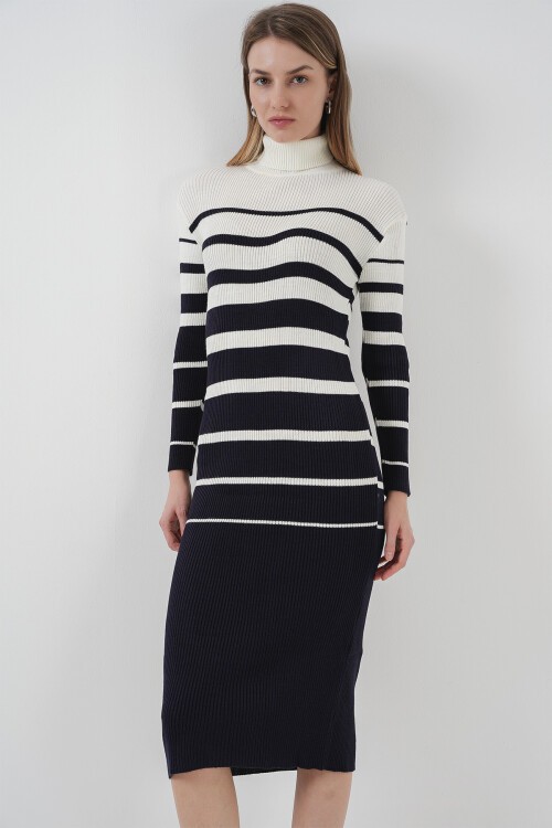 Merterium 15841 Boğazlı Lacivert Beyaz Triko Elbise