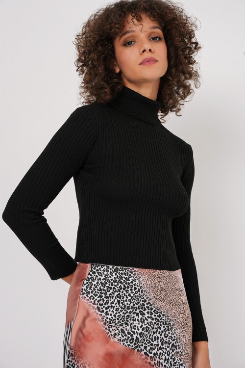 Merterium 15896 Boğazlı Triko Kazak - Siyah