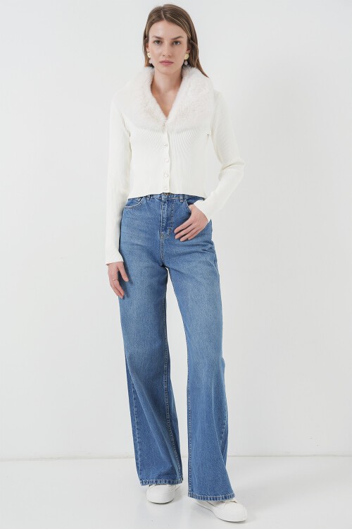 Merterium 15922 Yakası Kürklü Triko Hırka - Beyaz