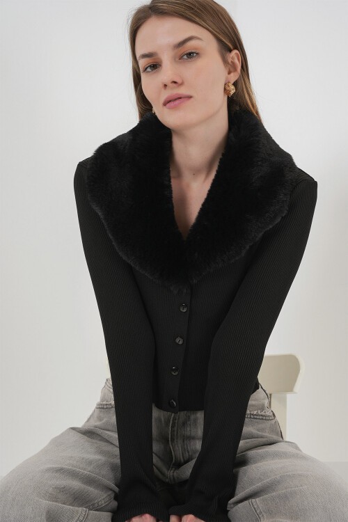 Merterium 15922 Yakası Kürklü Triko Hırka - Siyah