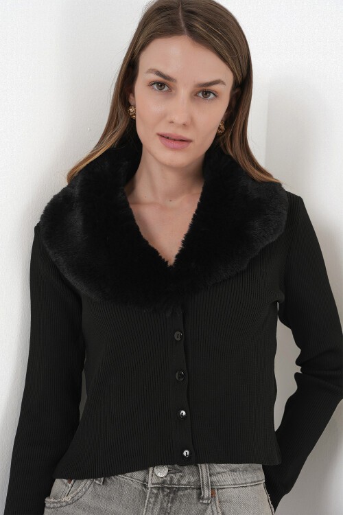 Merterium 15922 Yakası Kürklü Triko Hırka - Siyah