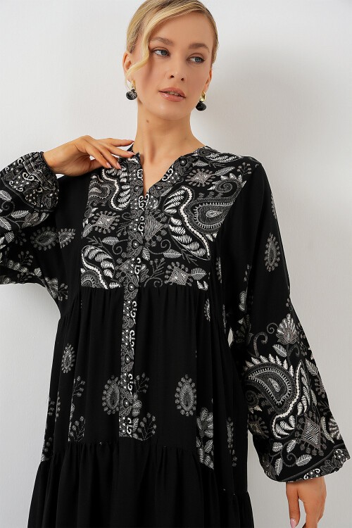 Merterium 2423 Otantik Desenli Tesettür Elbise - Siyah - Beyaz 1