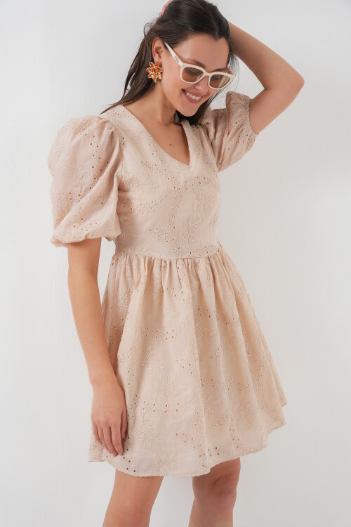 Merterium 2529 Fistolu Kısa Elbise - Bej