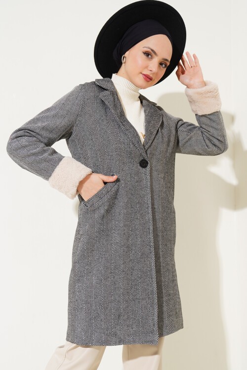 Merterium 9145 Kadın Kolları Tüylü Balık Sırtı Kaşe Kaban - D. Siyah