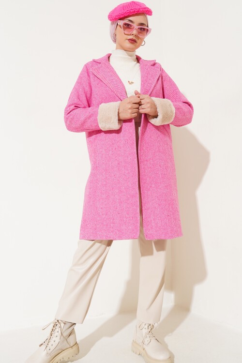 Merterium 9145 Kadın Kolları Tüylü Balık Sırtı Kaşe Kaban - Fuşya