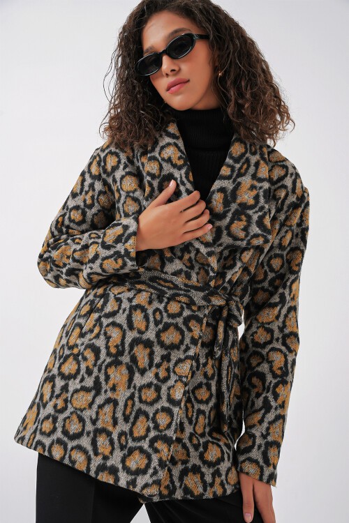 Merterium 9150 Kadın Kısa Oversize Yünlü Kaşe Kaban - Siyah