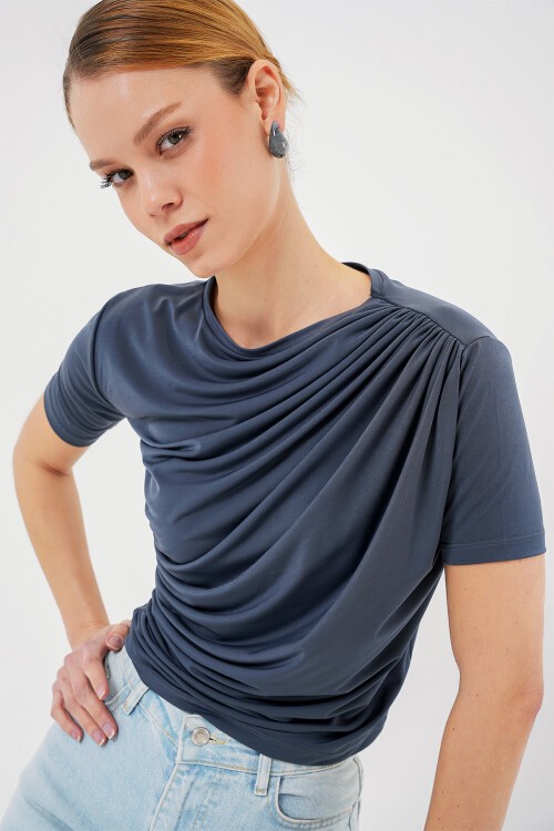 Merterium Büzgü Detaylı Kısa Kol Sandy Bluz 945 - Antrasit