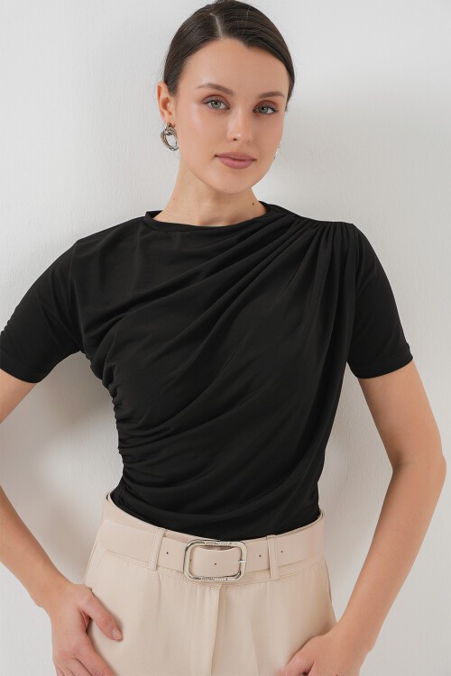 Merterium Büzgü Detaylı Kısa Kol Sandy Bluz 945 - Siyah