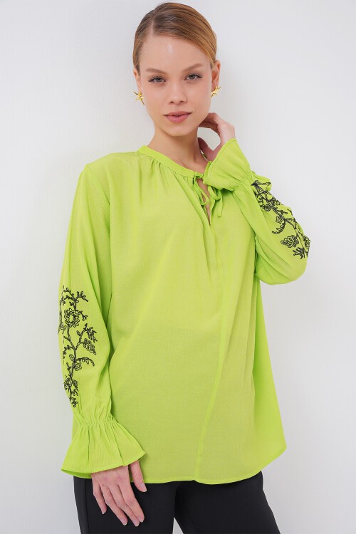 Merterium Kadın Nakışlı Örme Bluz 941 - E.Yeşil