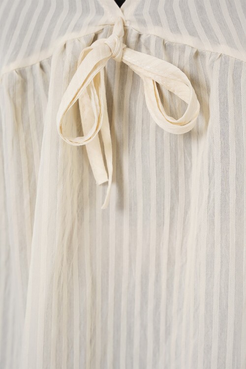 Merterium Kadın Önü Bağcıklı Uzun Kol Bluz 946 - Krem