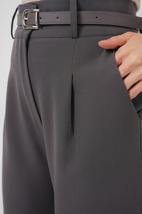 Merterium Kadın Pileli Kemerli Kumaş Pantolon 6725 - Antrasit