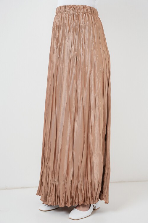 Merterium Kadın Uzun Kırışık Parlak Etek 8034 - Bisküvi