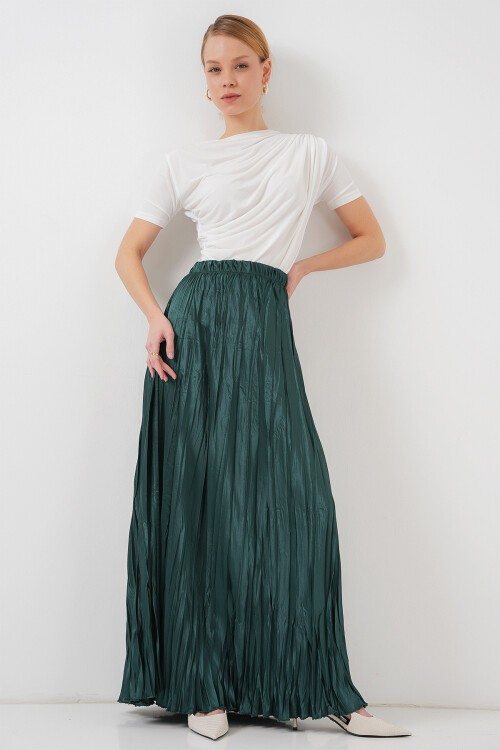 Merterium Kadın Uzun Kırışık Parlak Etek 8034 - Zümrüt Yeşili