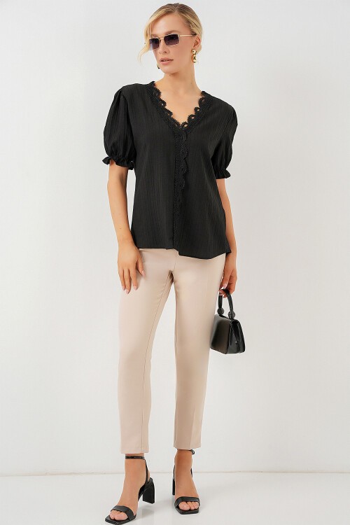 Merterium Kadın V Yaka Dantelli Bluz 956 - Siyah