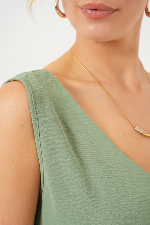 Merterium V Yaka Sıfır Kol Bluz 950 - Çağla