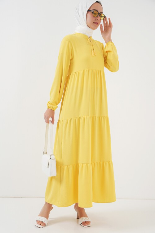 Merterium 1627 Yaka Bağcıklı Tesettür Elbise - Limon Sarısı