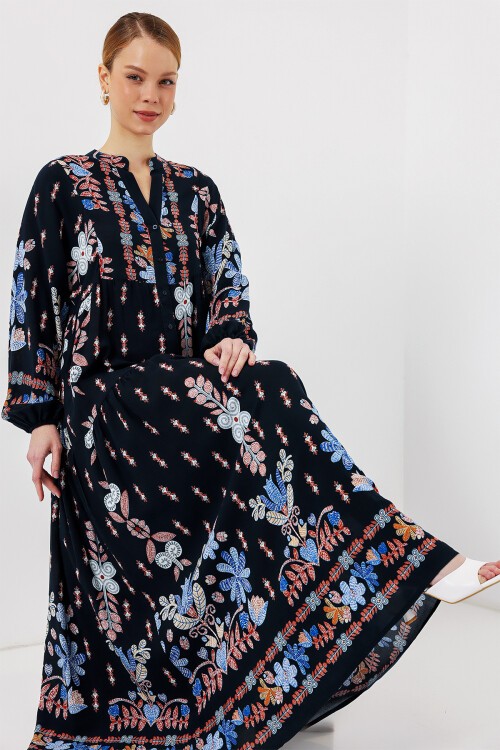 Merterium 2423 Otantik Desenli Tesettür Elbise - Siyah - Mavi