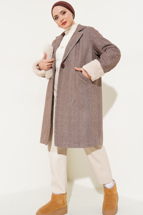 Merterium 9145 Kadın Kolları Tüylü Balık Sırtı Kaşe Kaban - Kahverengi