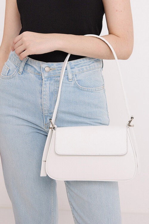 Merterium Kadın Beyaz Kapaklı Baget Çanta 010169