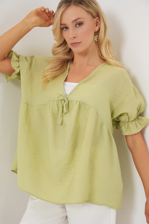 Merterium Kadın Önü Bağcıklı Kısa Kol Bluz 962 - E.Yeşil