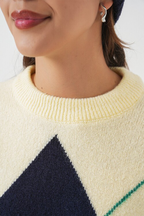 15895 Baklava Desenli Oversize Triko Kazak - B.Sarı