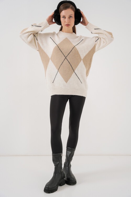 15895 Baklava Desenli Oversize Triko Kazak - Krem