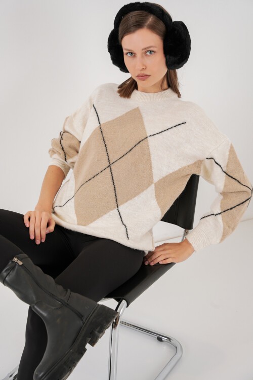 15895 Baklava Desenli Oversize Triko Kazak - Krem