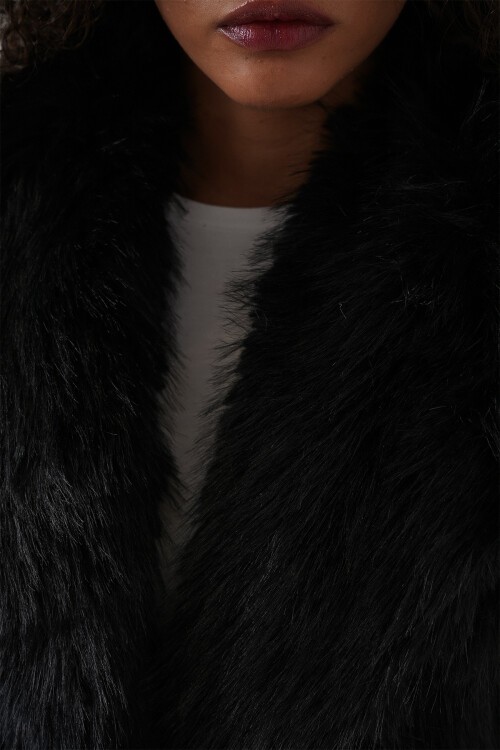 Kadın Kemerli Oversize Kürklü Kaban - Siyah