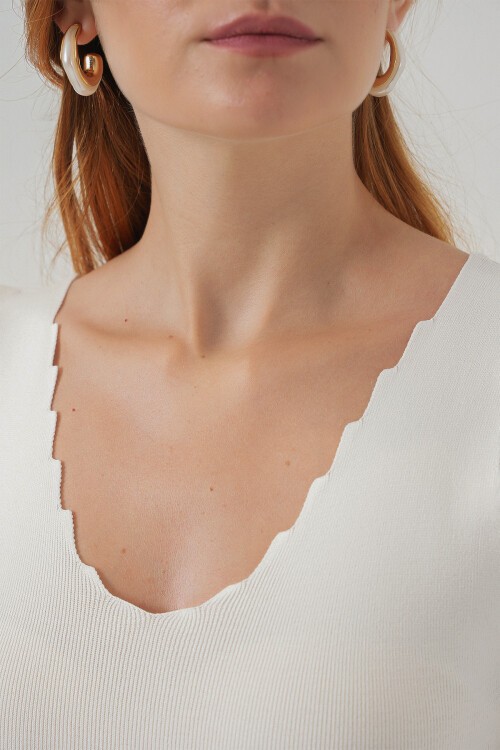 Kadın Zikzaklı V Yaka Bluz 15930 - Beyaz