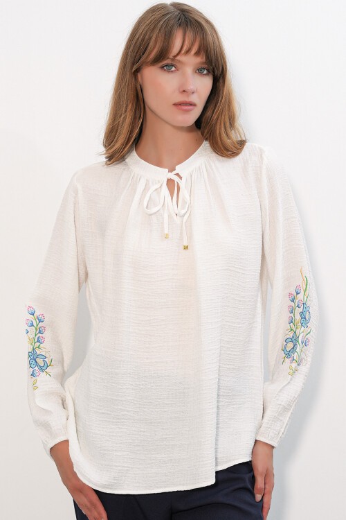 Kadın Nakışlı Oversize Bluz 1000 - Beyaz