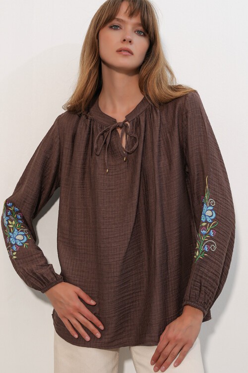 Kadın Nakışlı Oversize Bluz 1000 - Kahverengi