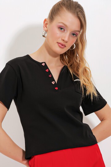 Merterium Kadın Siyah Düğme Detaylı Kısa Kol Tişört 903
