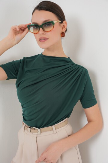 Merterium Büzgü Detaylı Kısa Kol Sandy Bluz 945 - Zümrüt Yeşili
