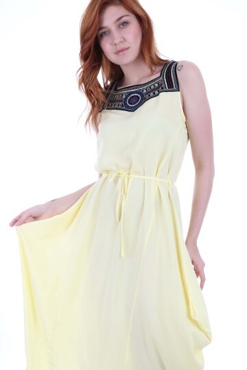 1512 Önü Nakışlı Elbise - Sarı
