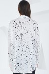 Merterium Kadın Siyah Beyaz Desenli Oversize Saten Gömlek 3985