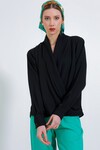 Merterium Kadın Siyah Kruvaze Yaka Dökümlü Saten Bluz 0492