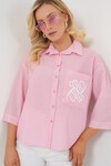 Merterium Kadın Tek Cep Nakışlı Gömlek 20328 - Pembe
