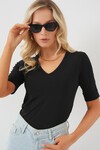 Merterium Kadın V Yaka Kısa Kol Basic Bluz 955 - Siyah